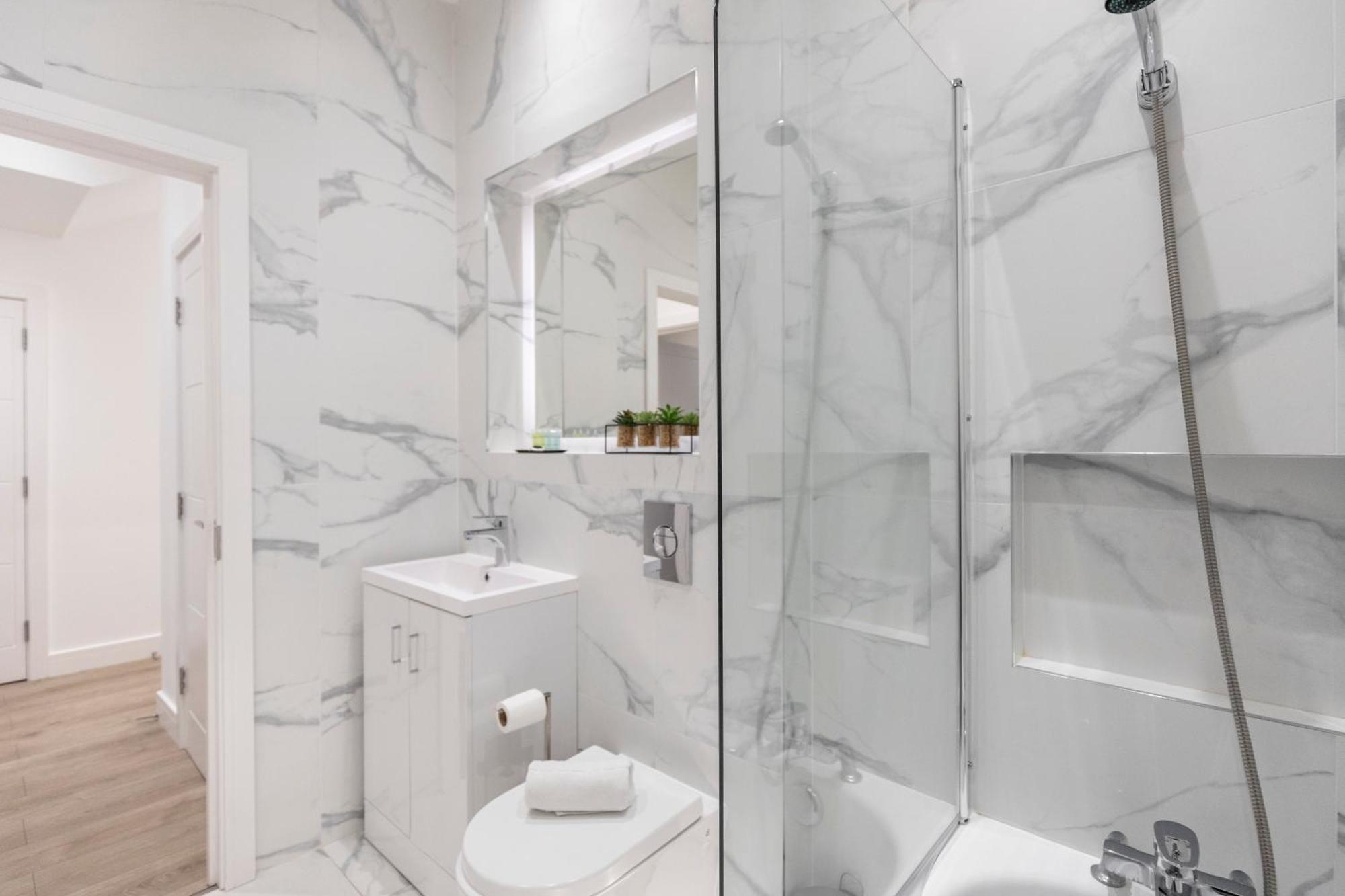 Welcoming And Spacious Apartment- Excellent Location London Luaran gambar