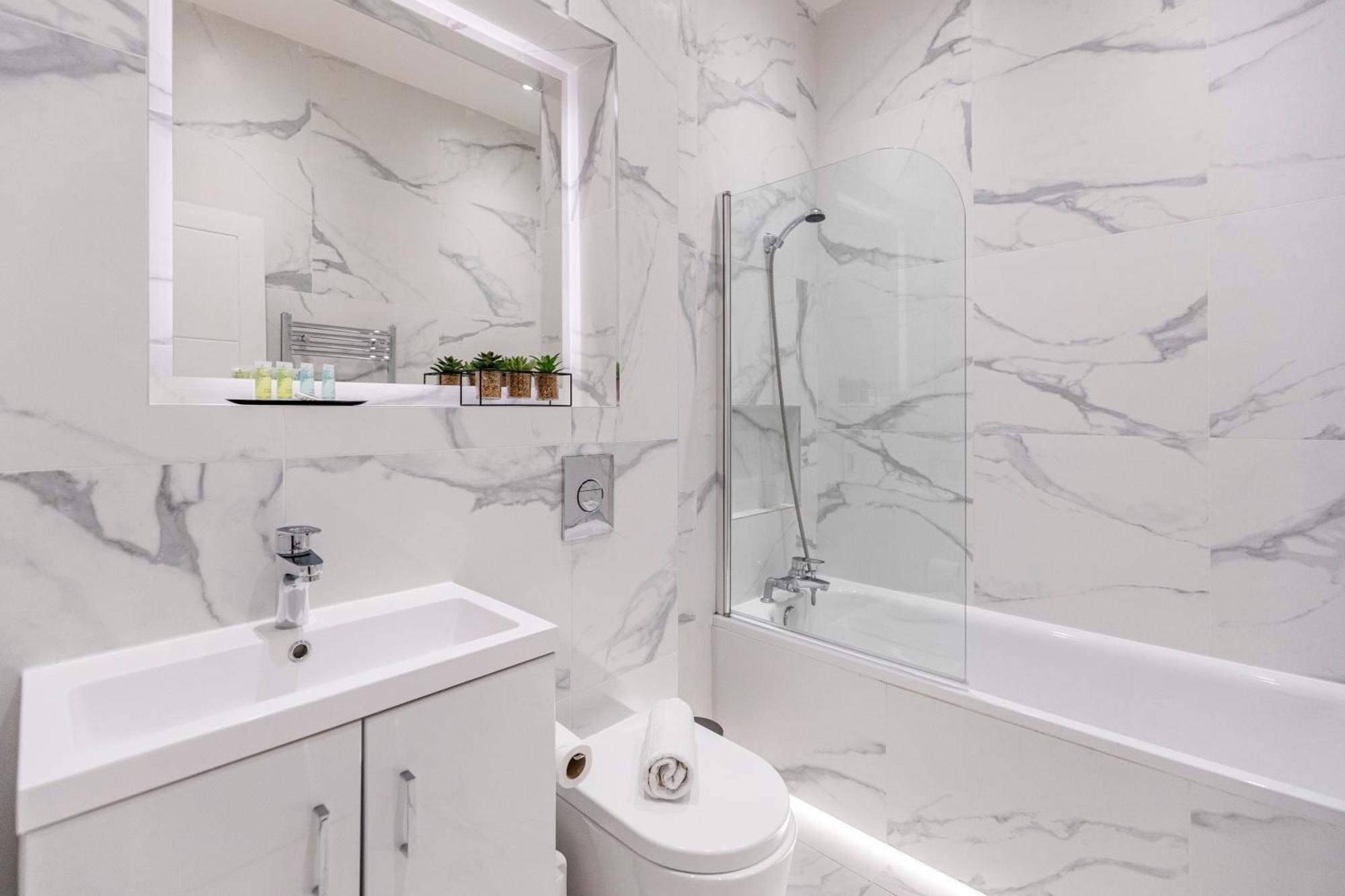 Welcoming And Spacious Apartment- Excellent Location London Luaran gambar